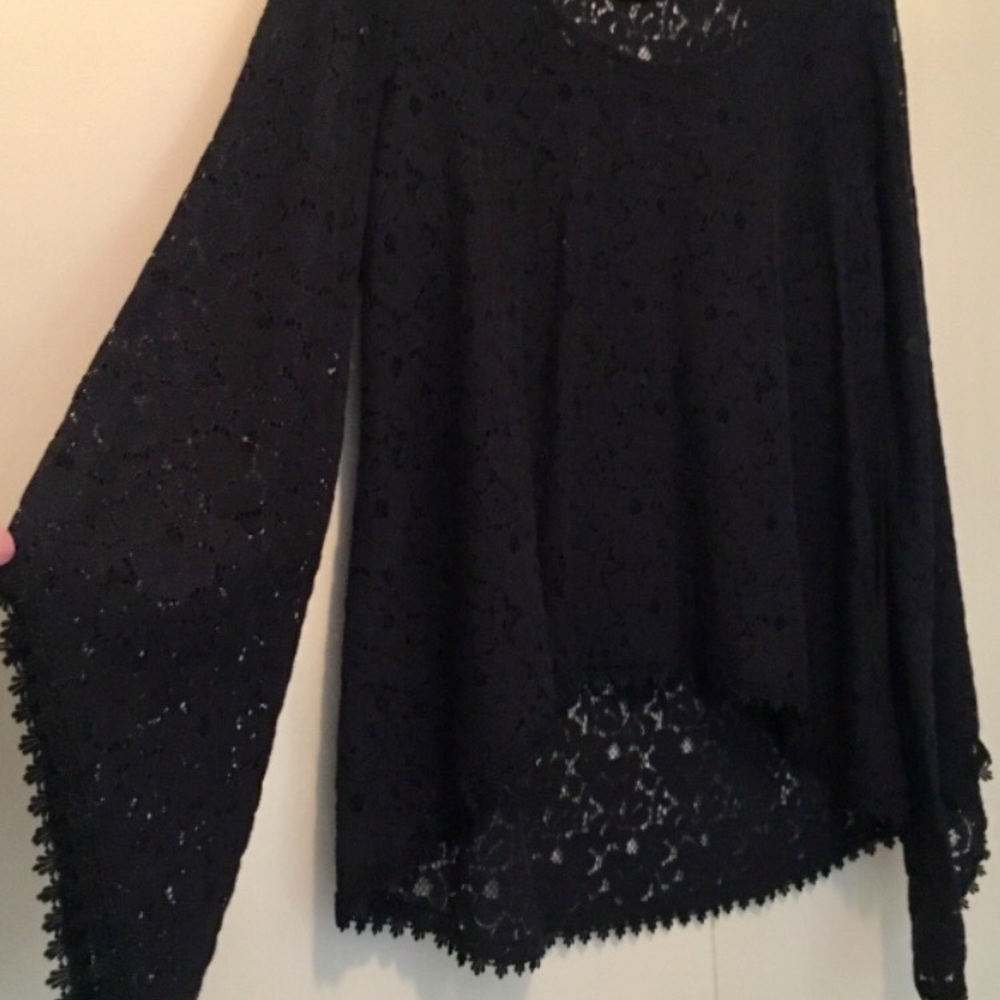 Top. Lace black
